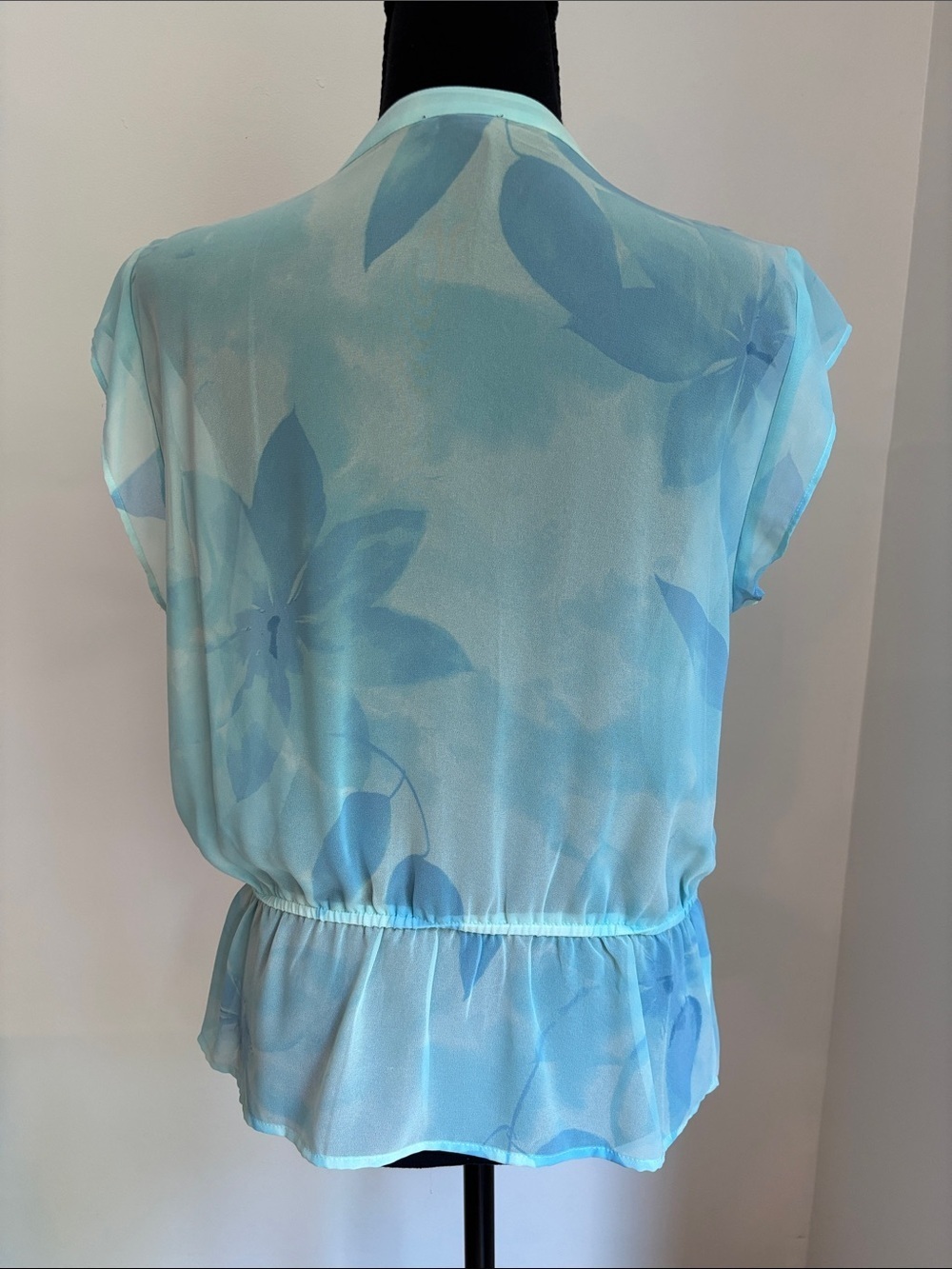 STUNNING ANN TAYLOR floral
Watercolor blouse top sheer women’s Small - Picture 2 of 2